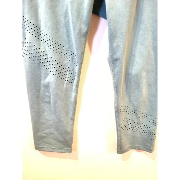 Old Navy Active Elevate Legging - Picture 3 of 5